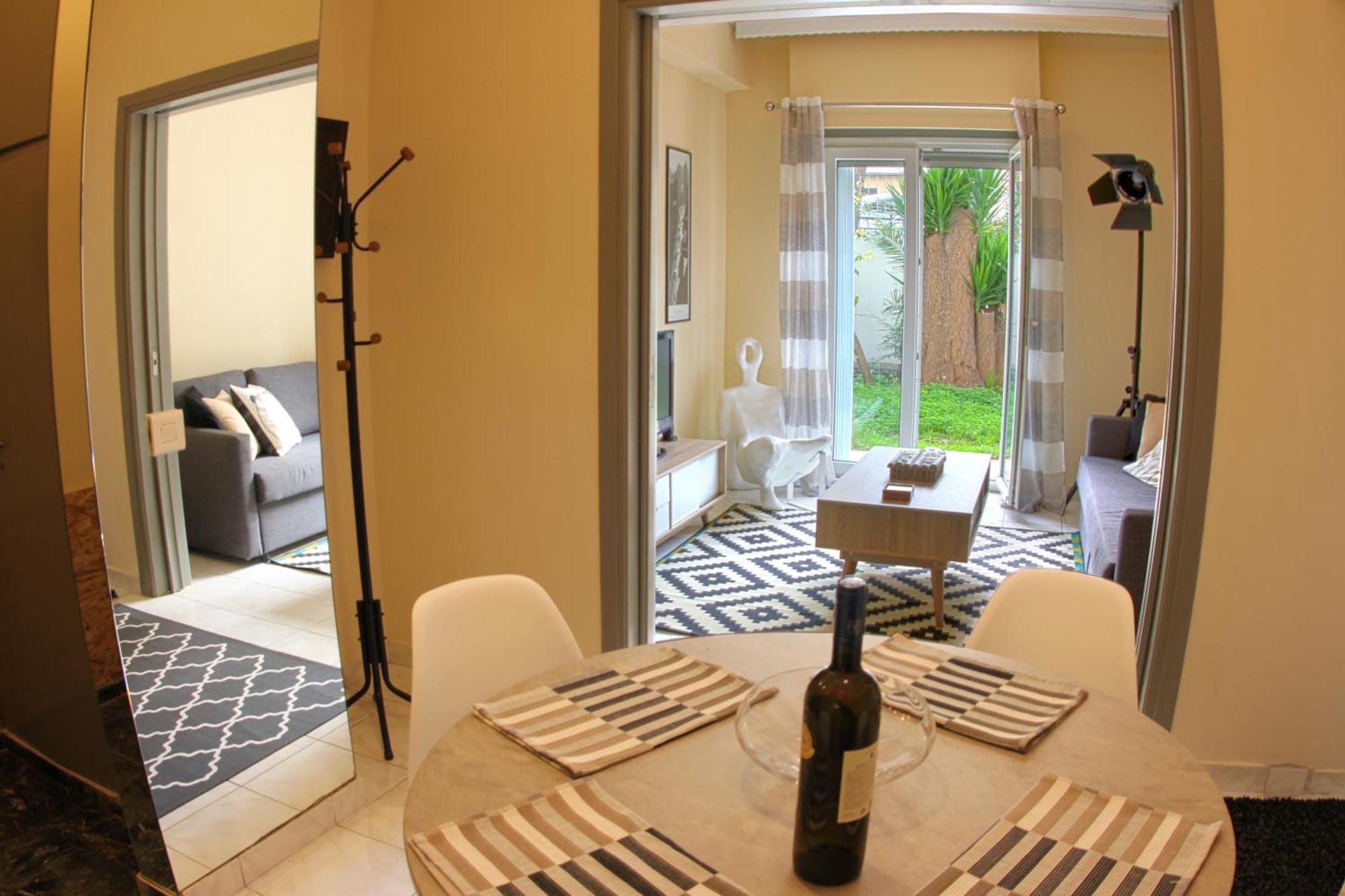 Stylish City Center Garden Apartment Atenas Exterior foto